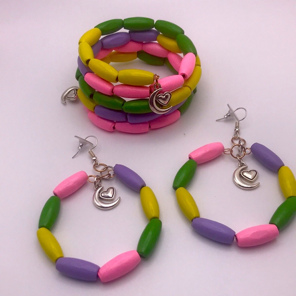 Women’s Wooden  Bracelets With Matching Earrings This Is A (1) And Done.